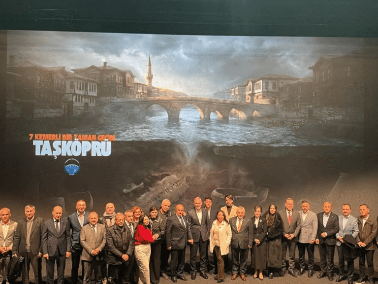 İstanbul’da Taşköprü Rüzgârı Esti. 2 Bin Yıllık Tarih Beyoğlu’nda Canlandı.